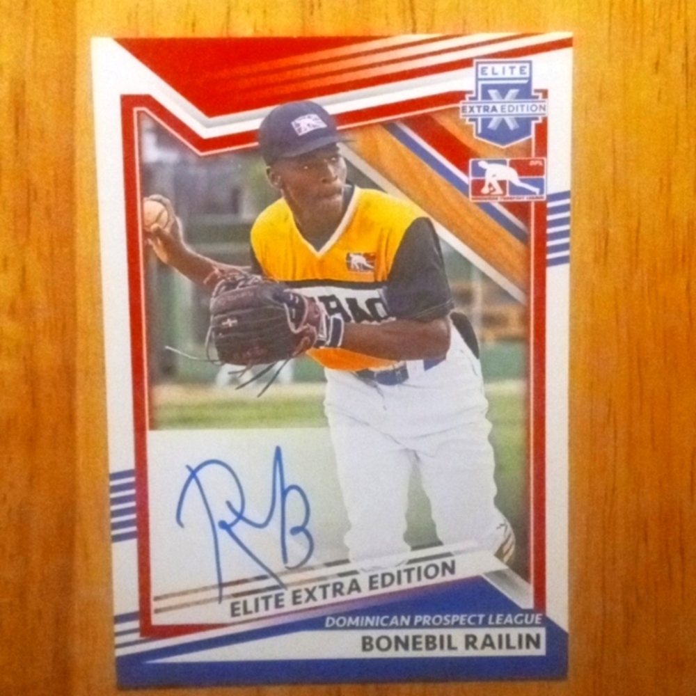 Authentically autographed Bonebil Railin Domenican League card.
